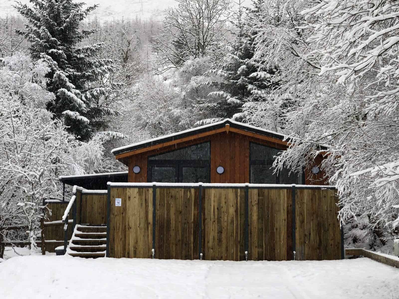  cabin with hot tub 